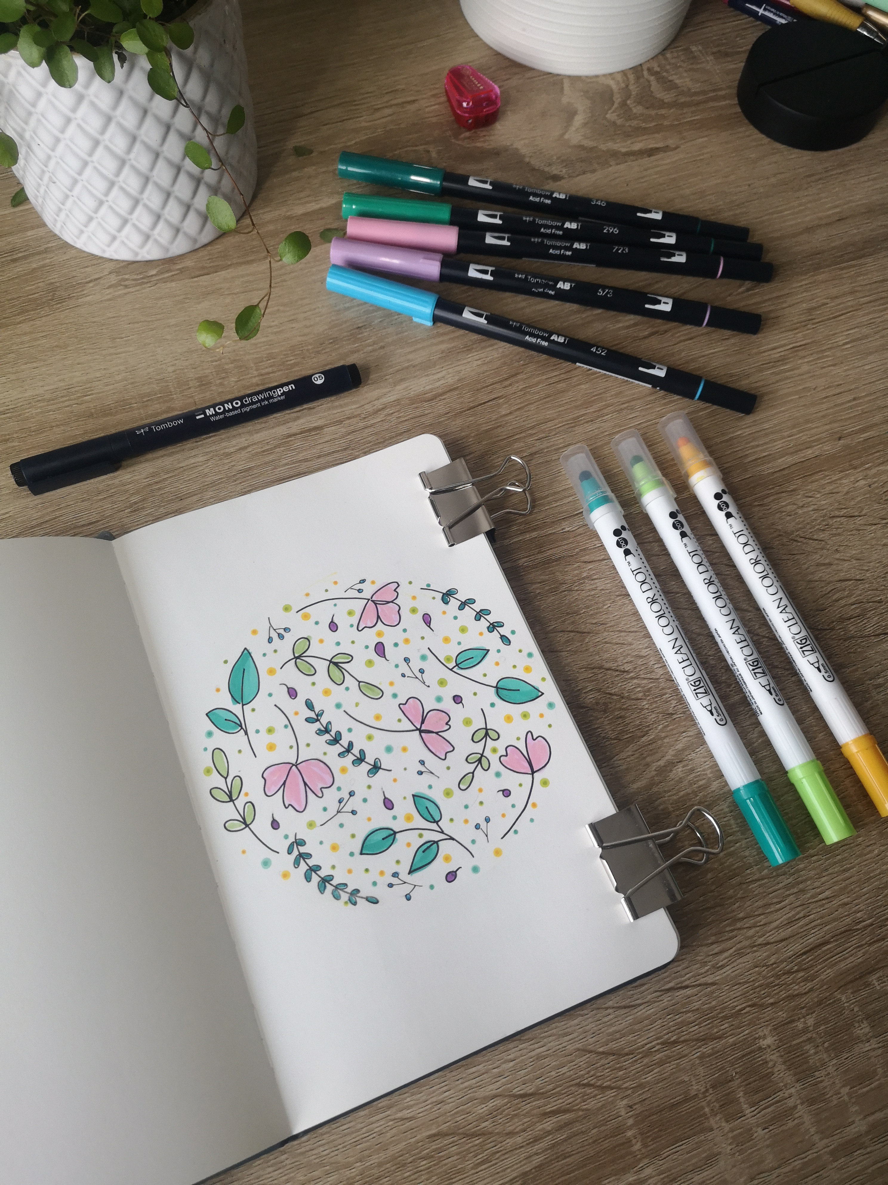 Zig Clean Color DOT Pen Summer Sun