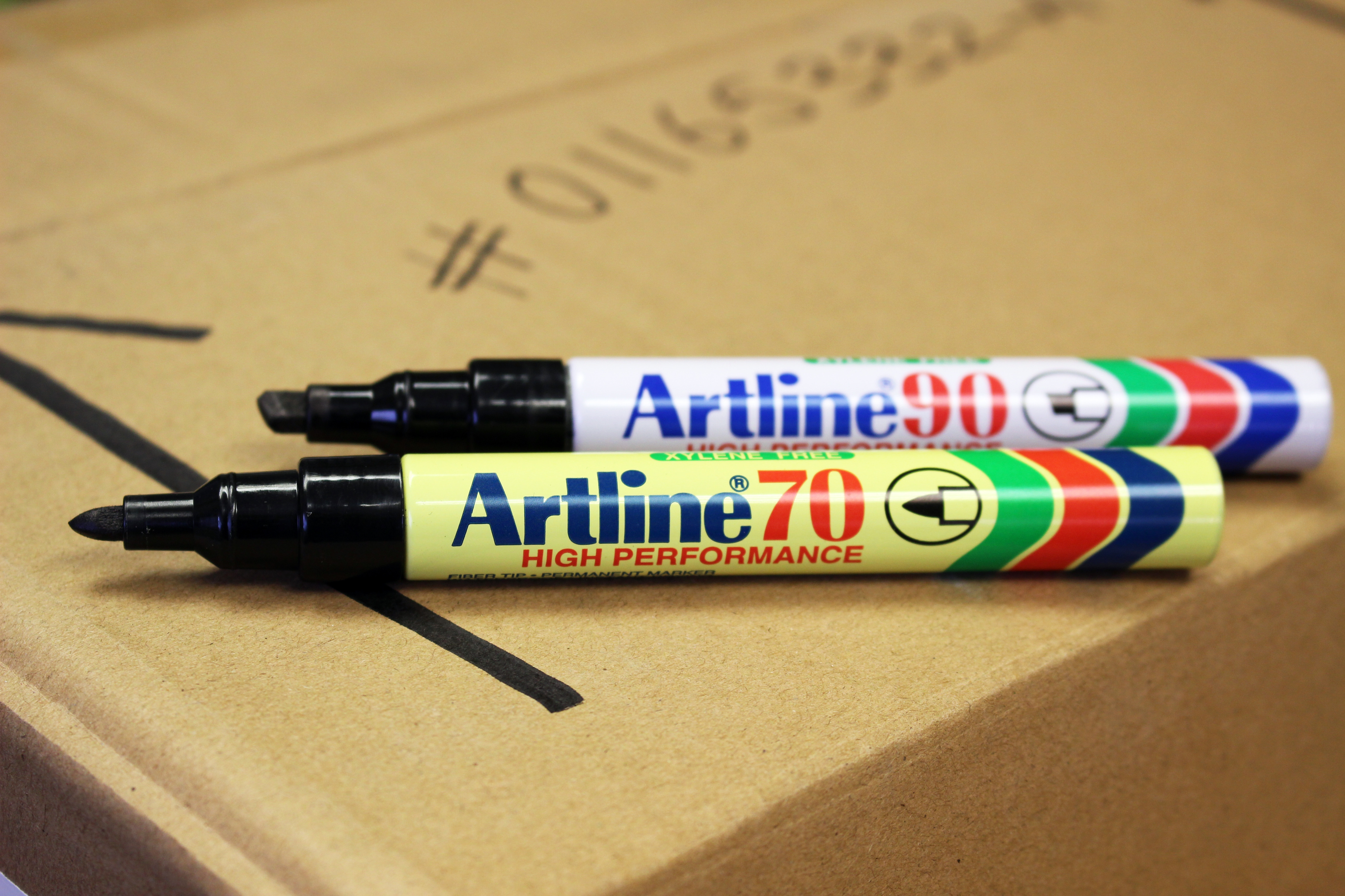 Artline 90 Merkepenn 5.0 sort