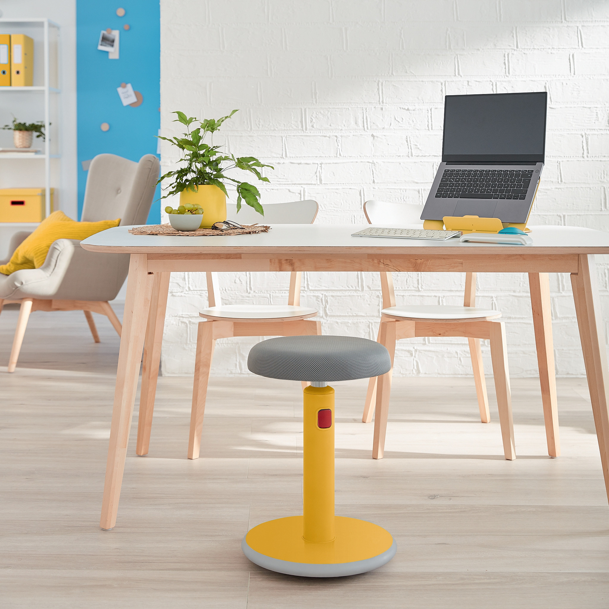 Aktiv Sit-Stand stol Ergo Cosy Varmgul