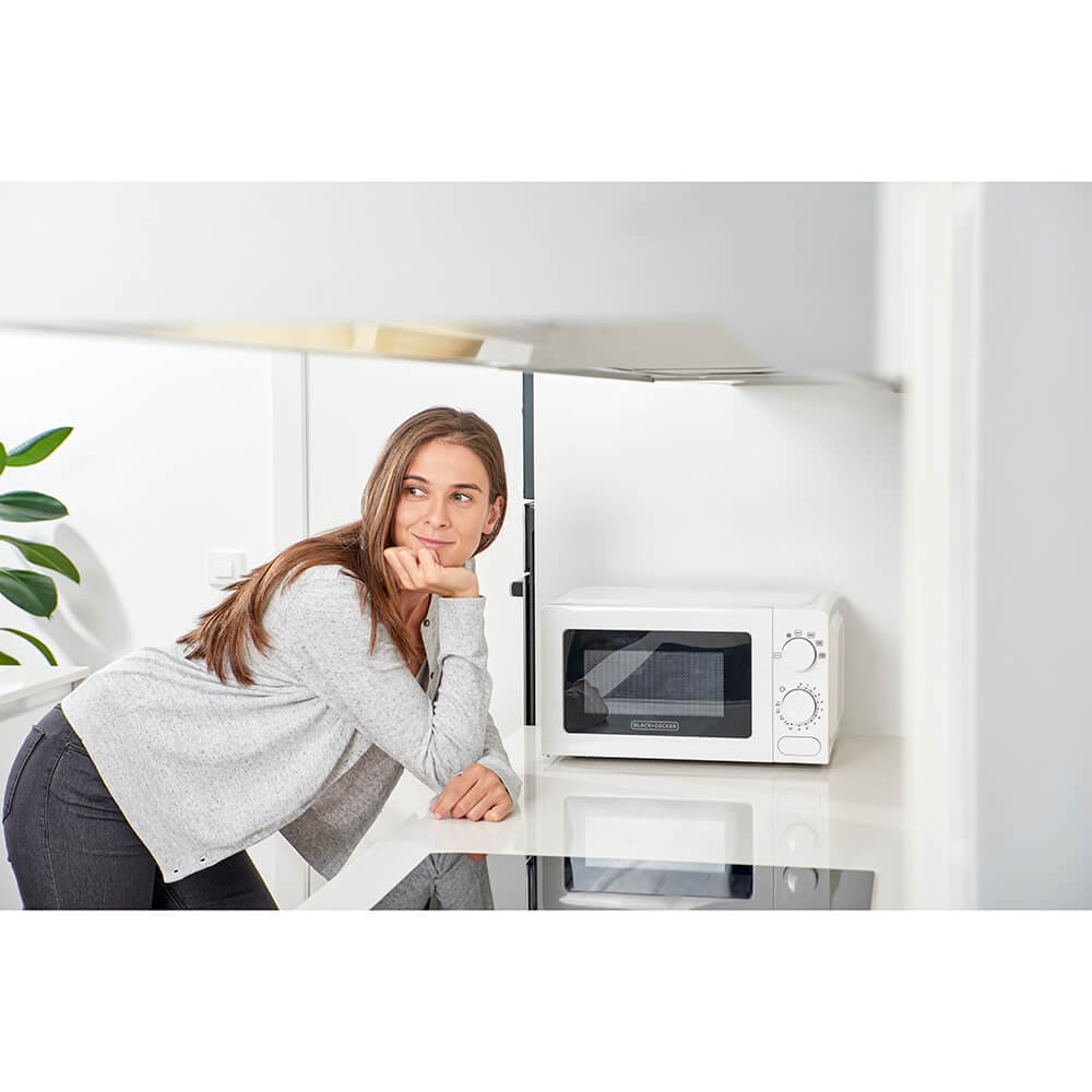 BLACK+DECKER Mikrobølgeovn 20L 700W Hvit