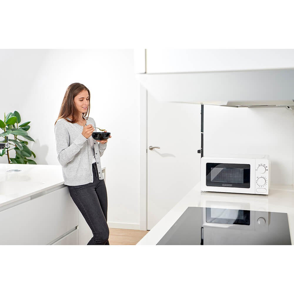 BLACK+DECKER Mikrobølgeovn 20L 700W Hvit