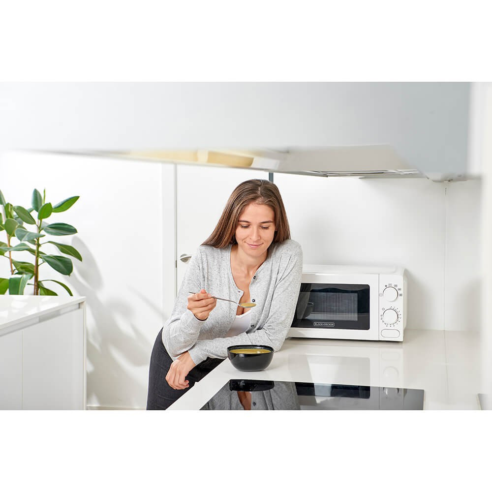 BLACK+DECKER Mikrobølgeovn 20L 700W Hvit