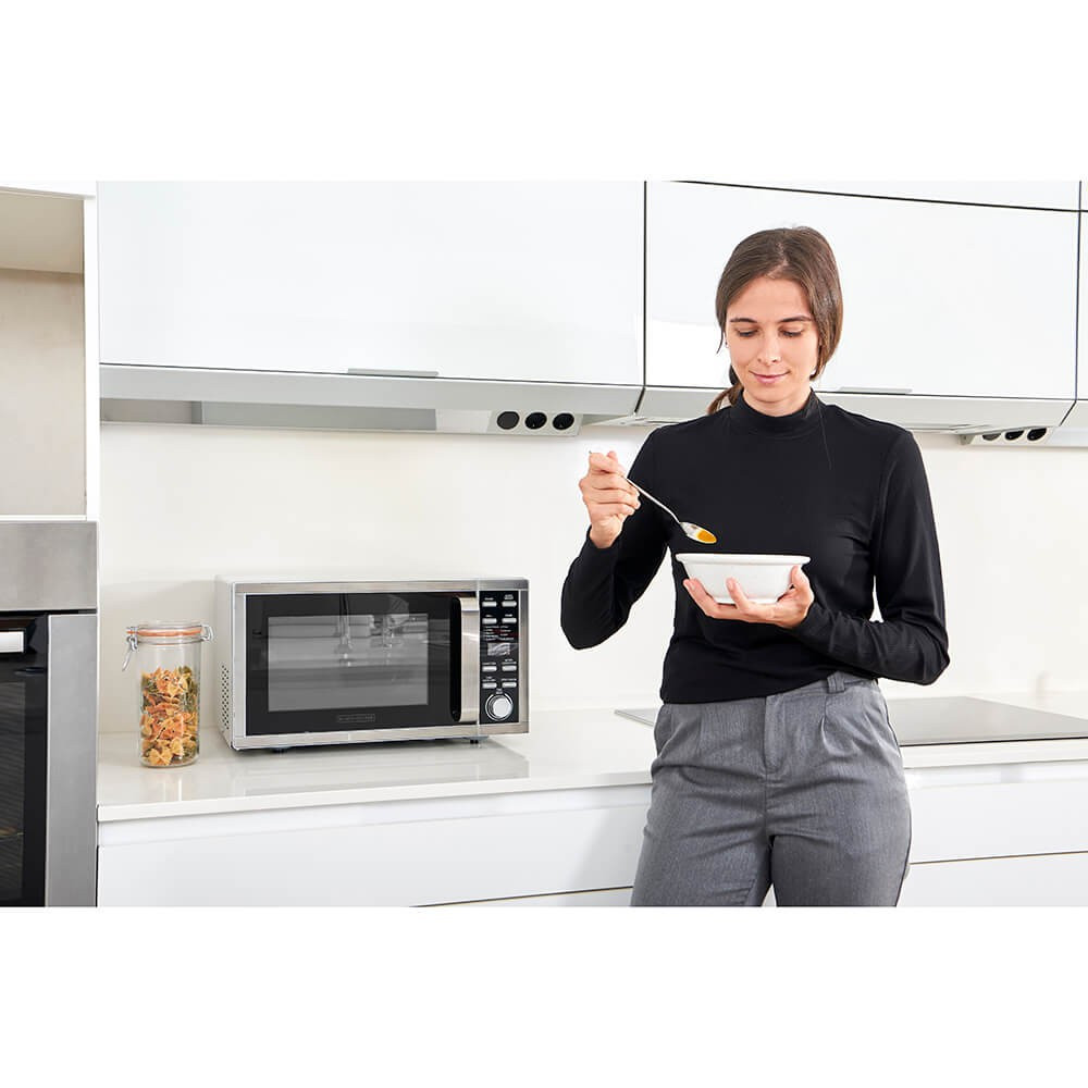 BLACK+DECKER Mikrobølgeovn Digital 25L 900W Svart