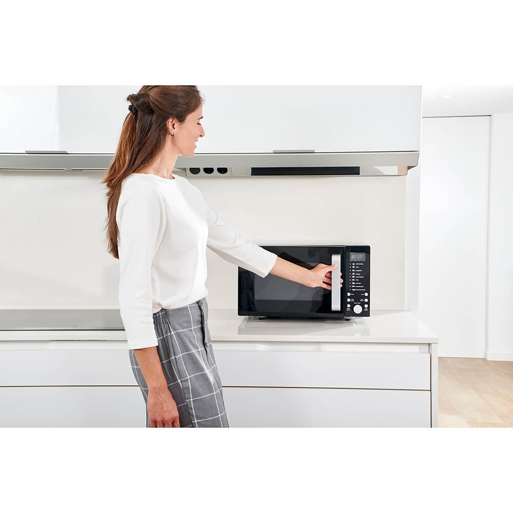 BLACK+DECKER Mikrobølgeovn Digital 23L 900W Svart