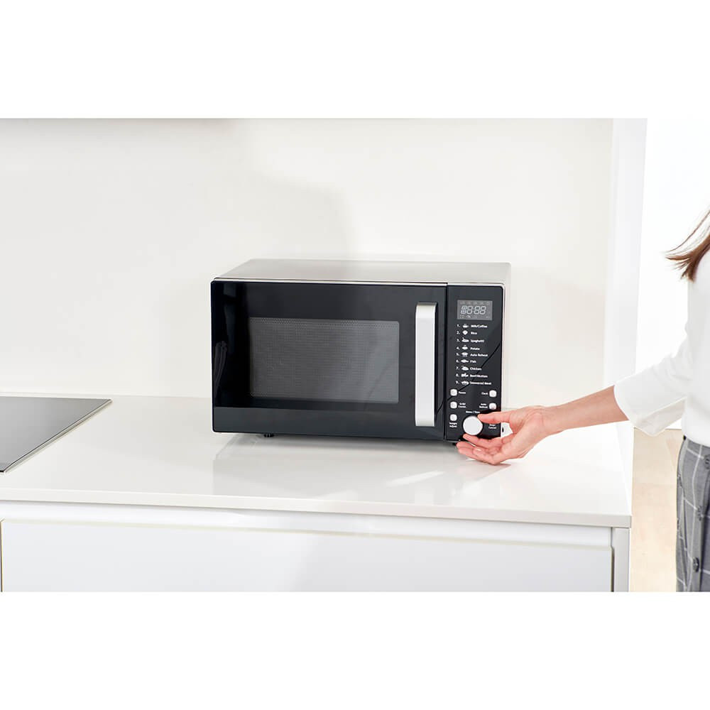 BLACK+DECKER Mikrobølgeovn Digital 23L 900W Svart
