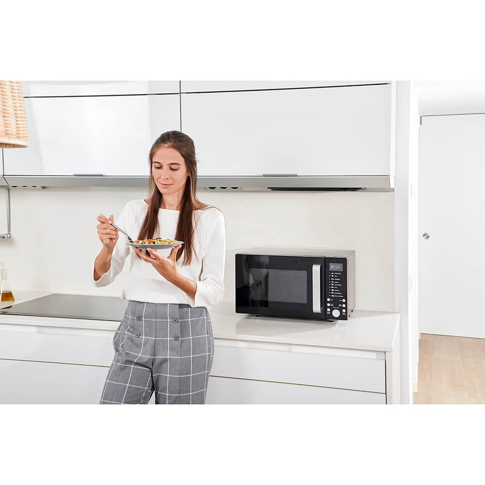 BLACK+DECKER Mikrobølgeovn Digital 23L 900W Svart