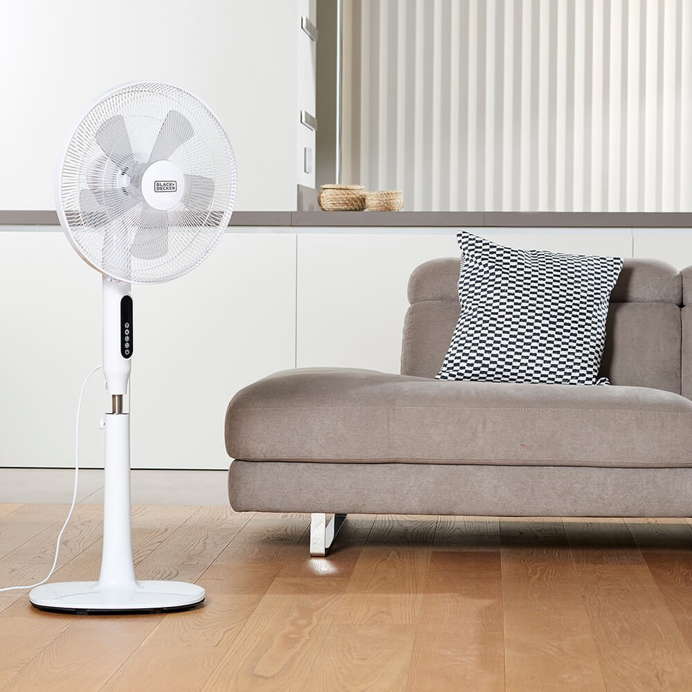BLACK+DECKER Pedestal Fan LED 5 Blades White