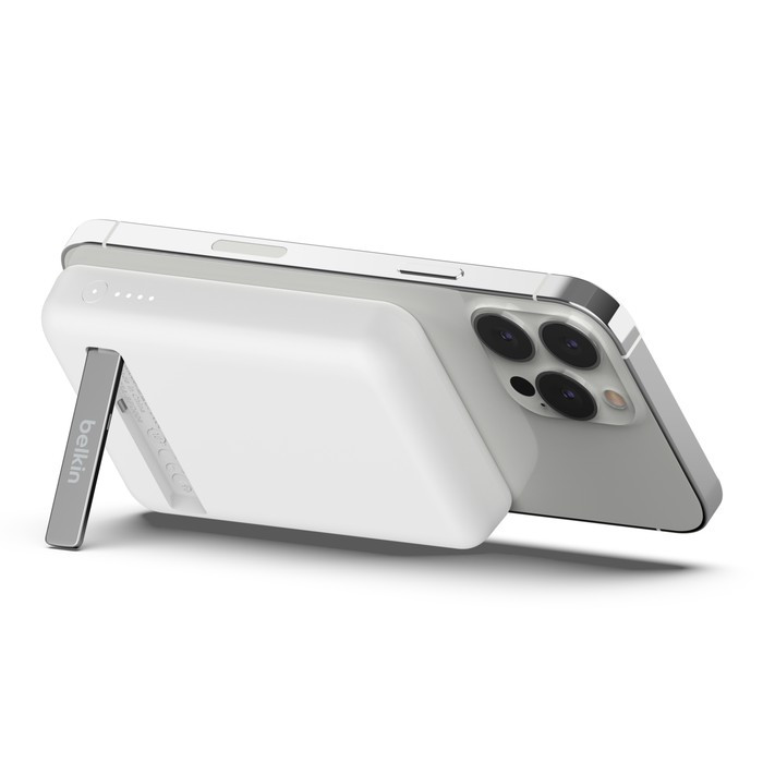 BildeMagnetic Wireless Power Bank with kick stand 5,000mAh White