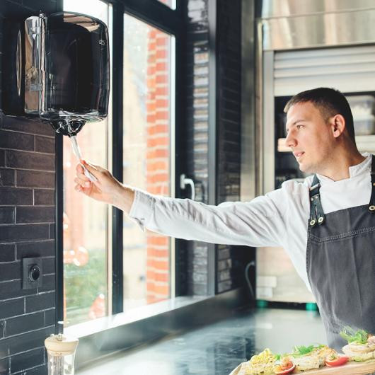 Dispenser Tork Reflex Sen.rull M4 Sort