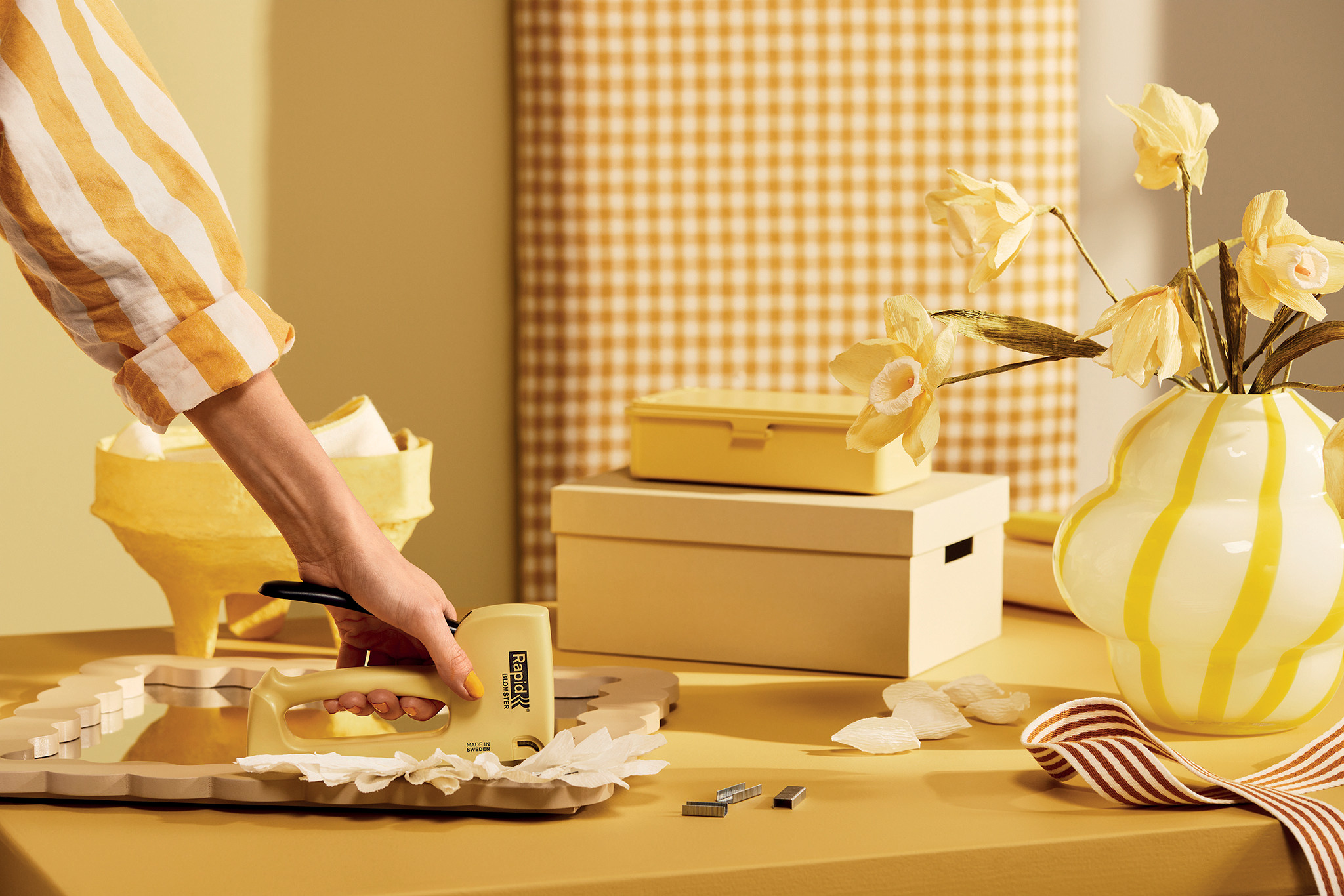 Rapid stapling gun R13 yellow blister