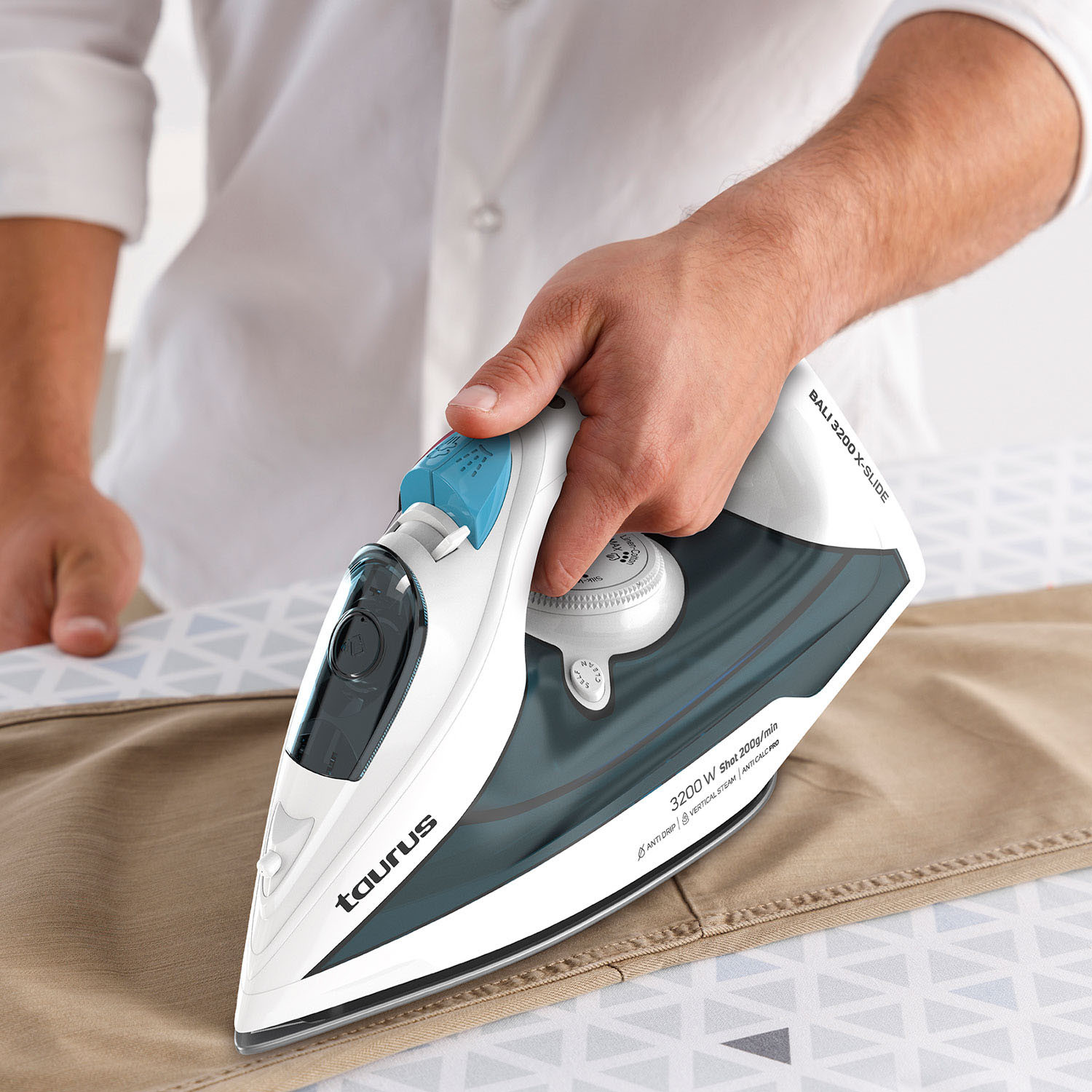 TAURUS Steam Iron Bali 3200 X-Slide