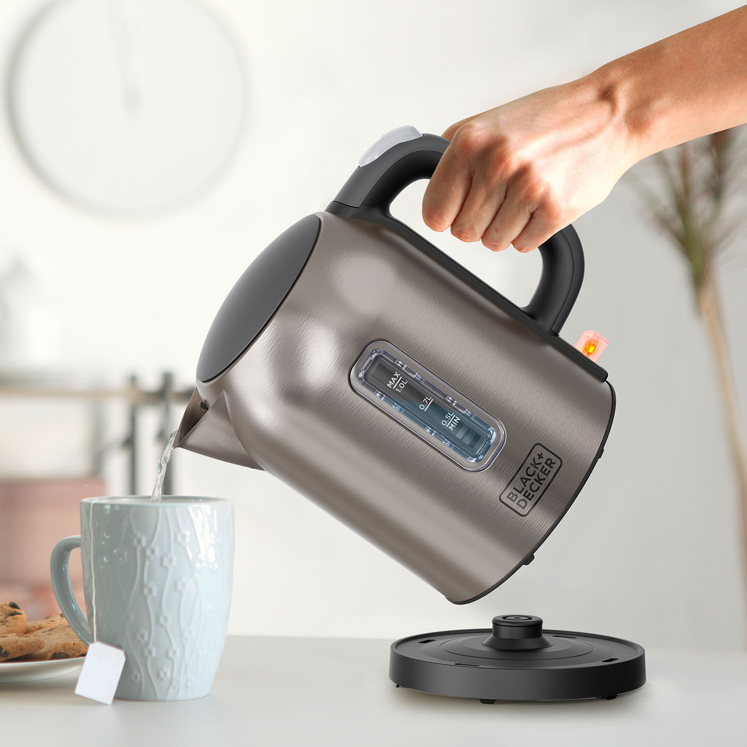 BLACK+DECKER Kettle 1L 2200W Brushed