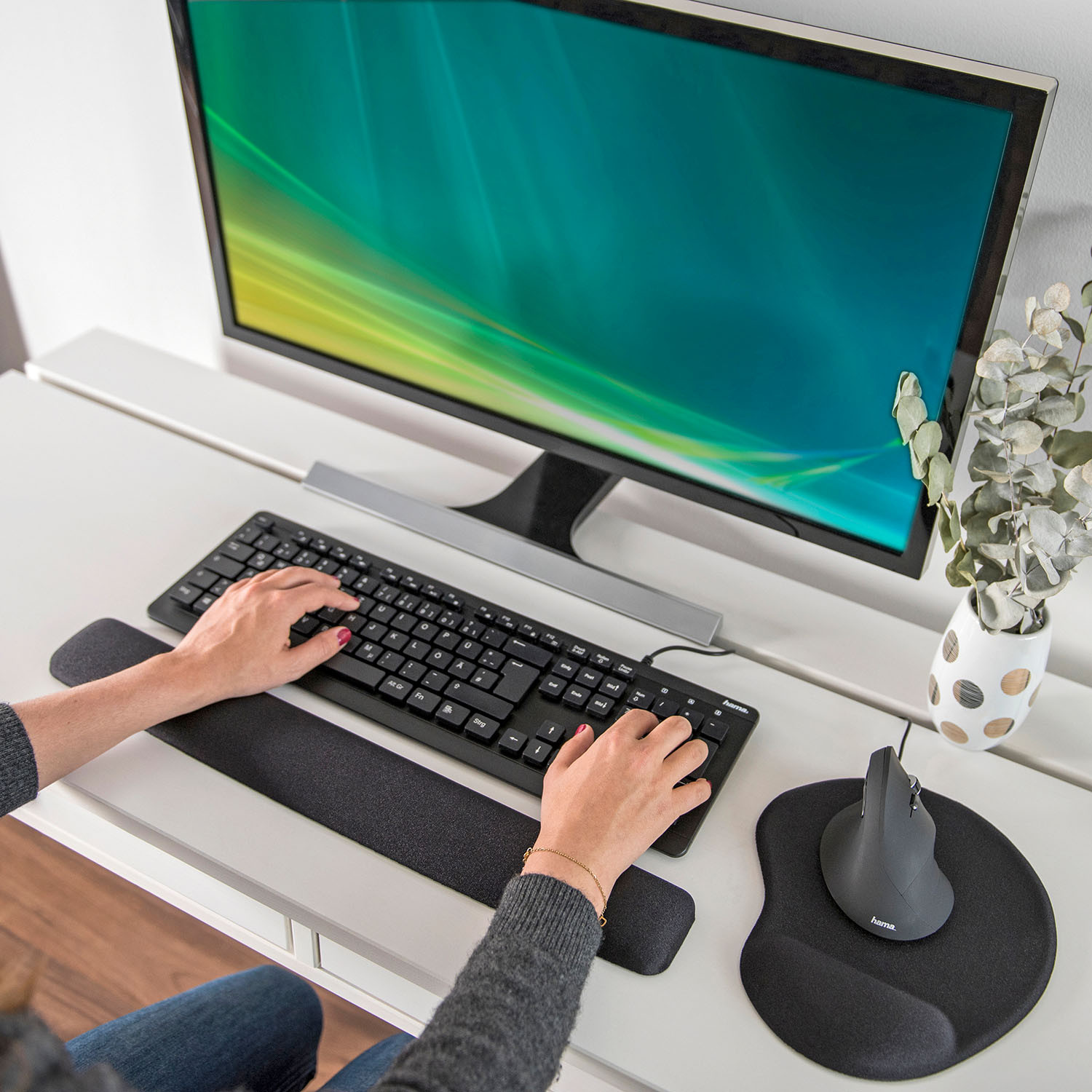 HAMA Ergo Keyboard Wrist Rest Black