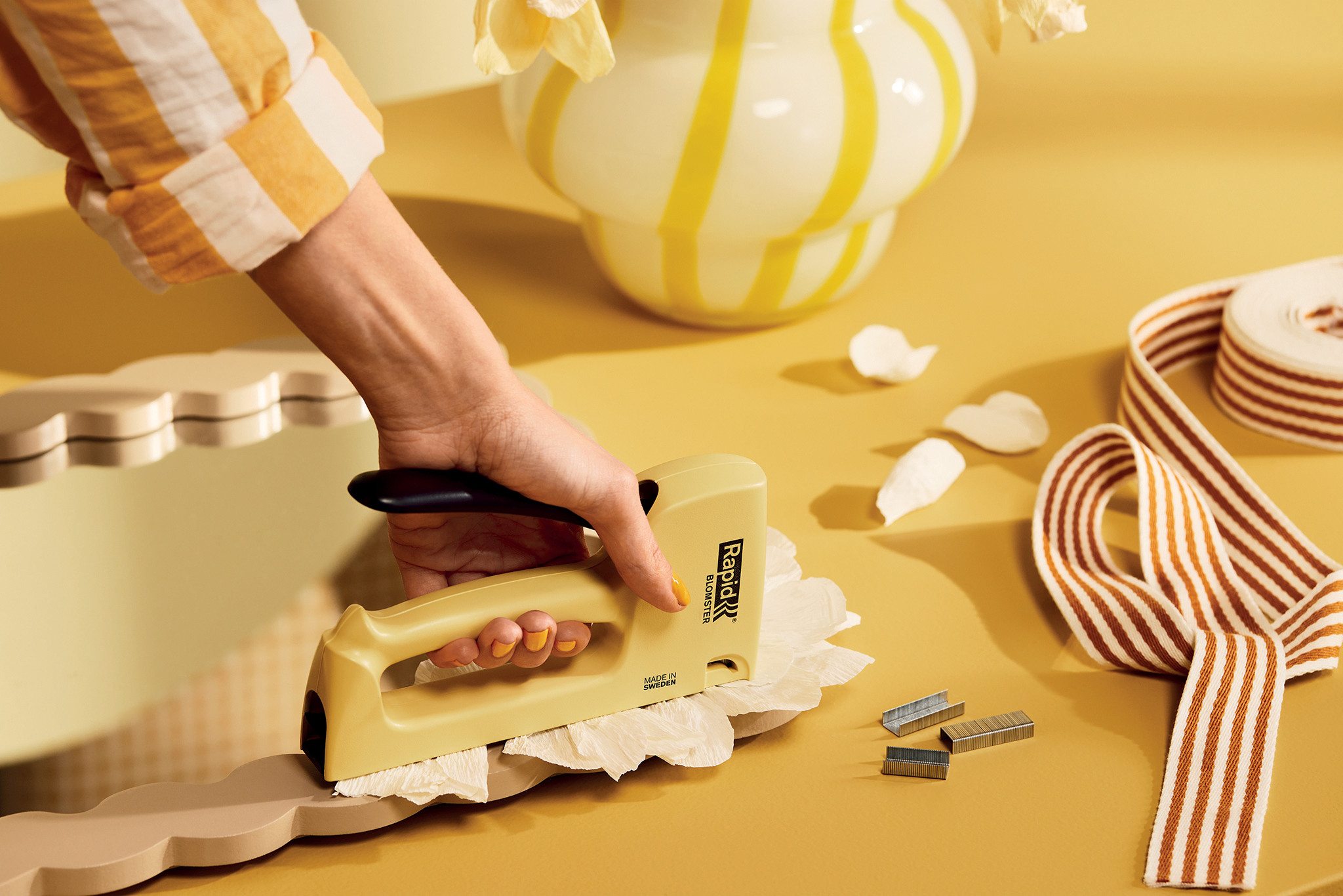 Rapid stapling gun R13 yellow blister