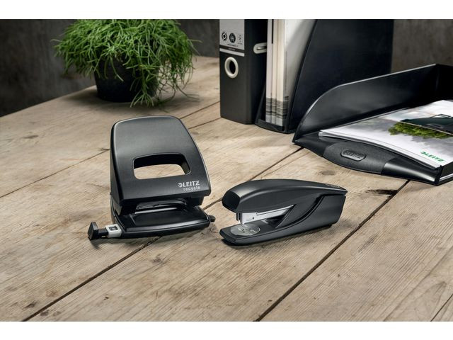 Stiftemaskin Leitz recycle 30 ark Sort