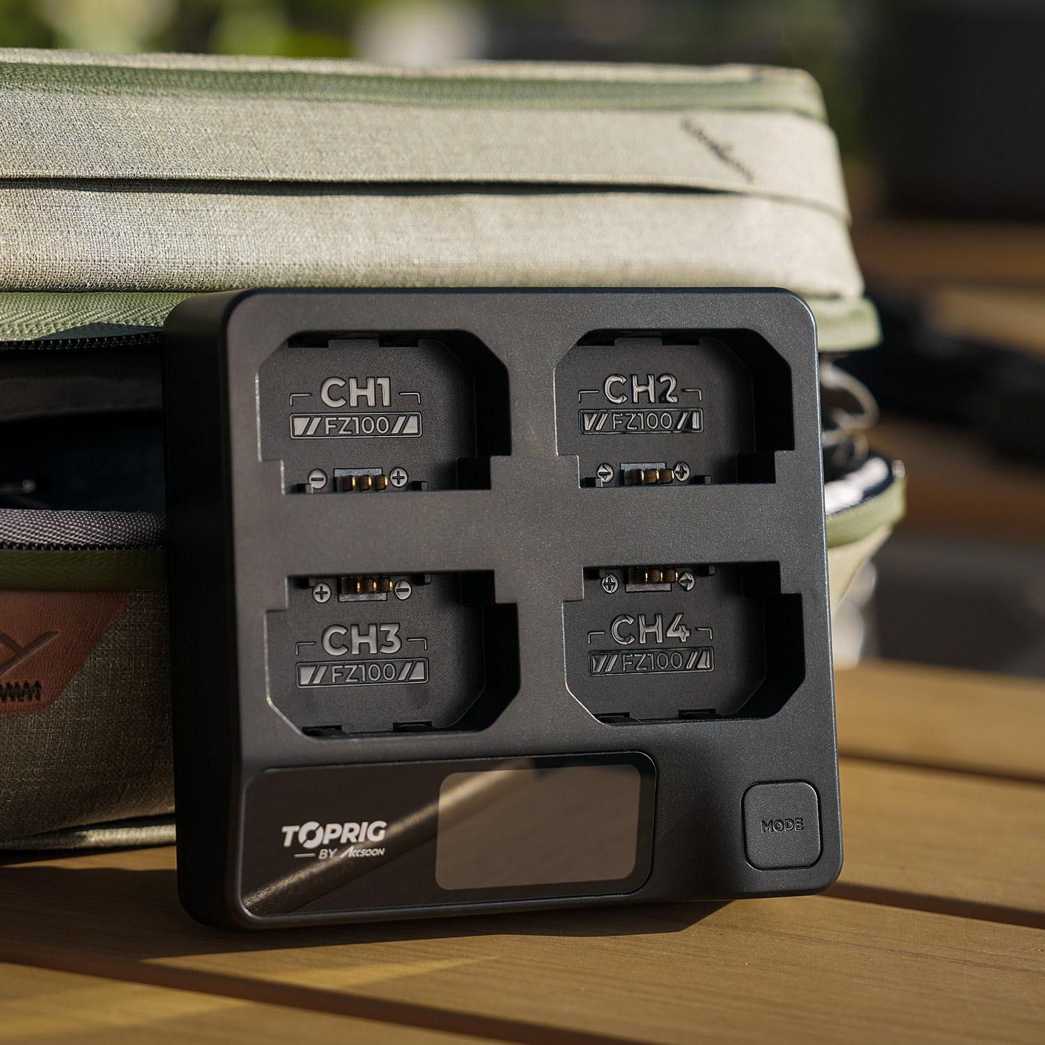 ACCSOON TopRig 100W 4-Bay NP-FZ100  Fast Charger