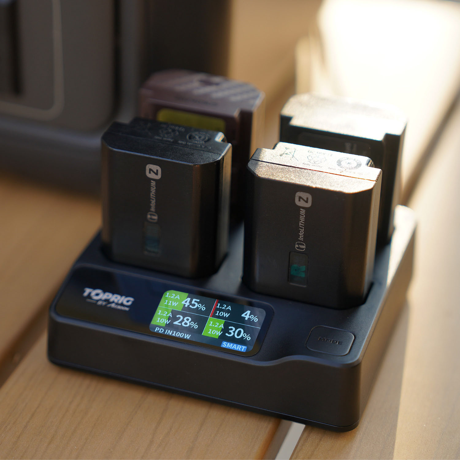 ACCSOON TopRig 100W 4-Bay NP-FZ100  Fast Charger