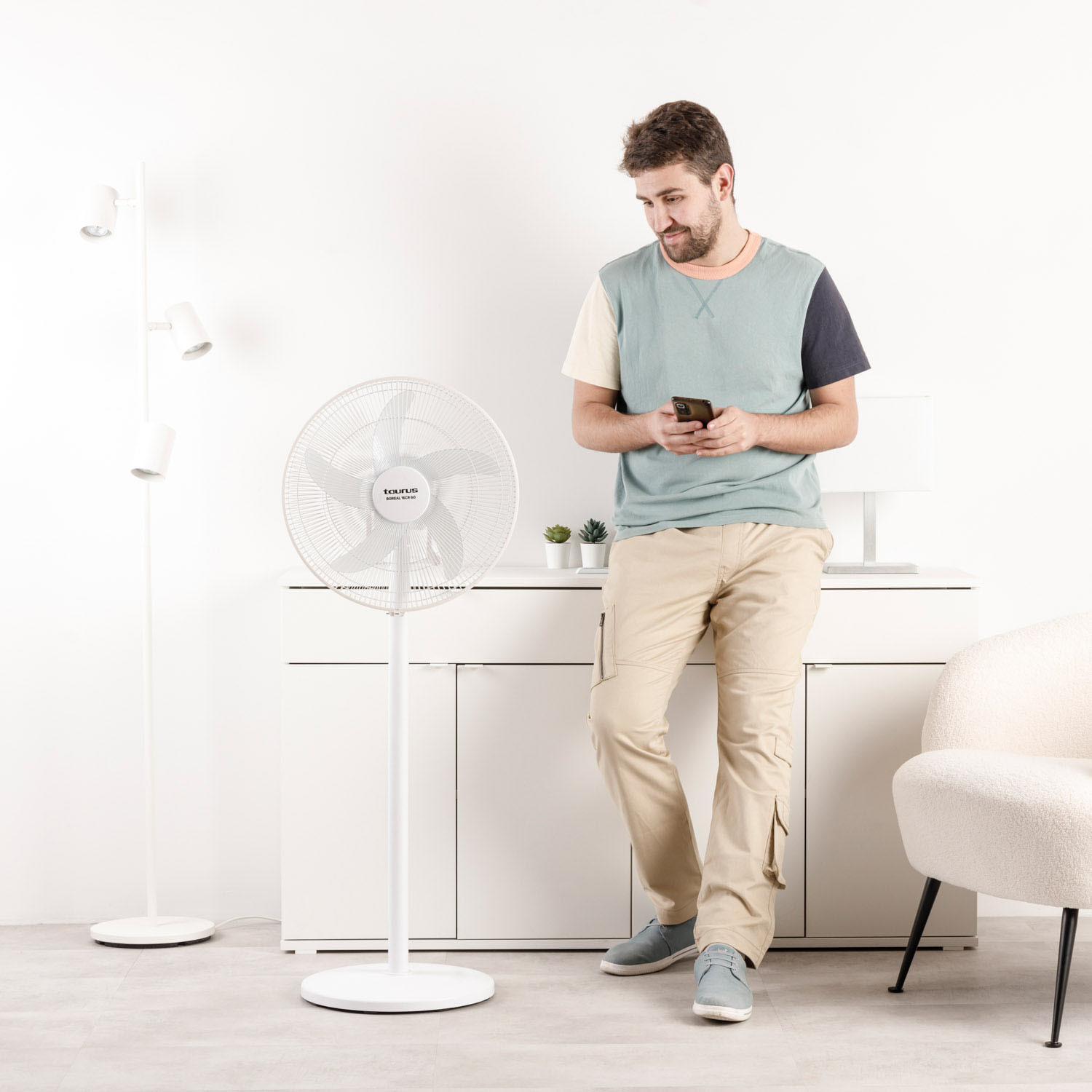 TAURUS Stand Fan 40cm Boreal 16 CR Go Rechargeable