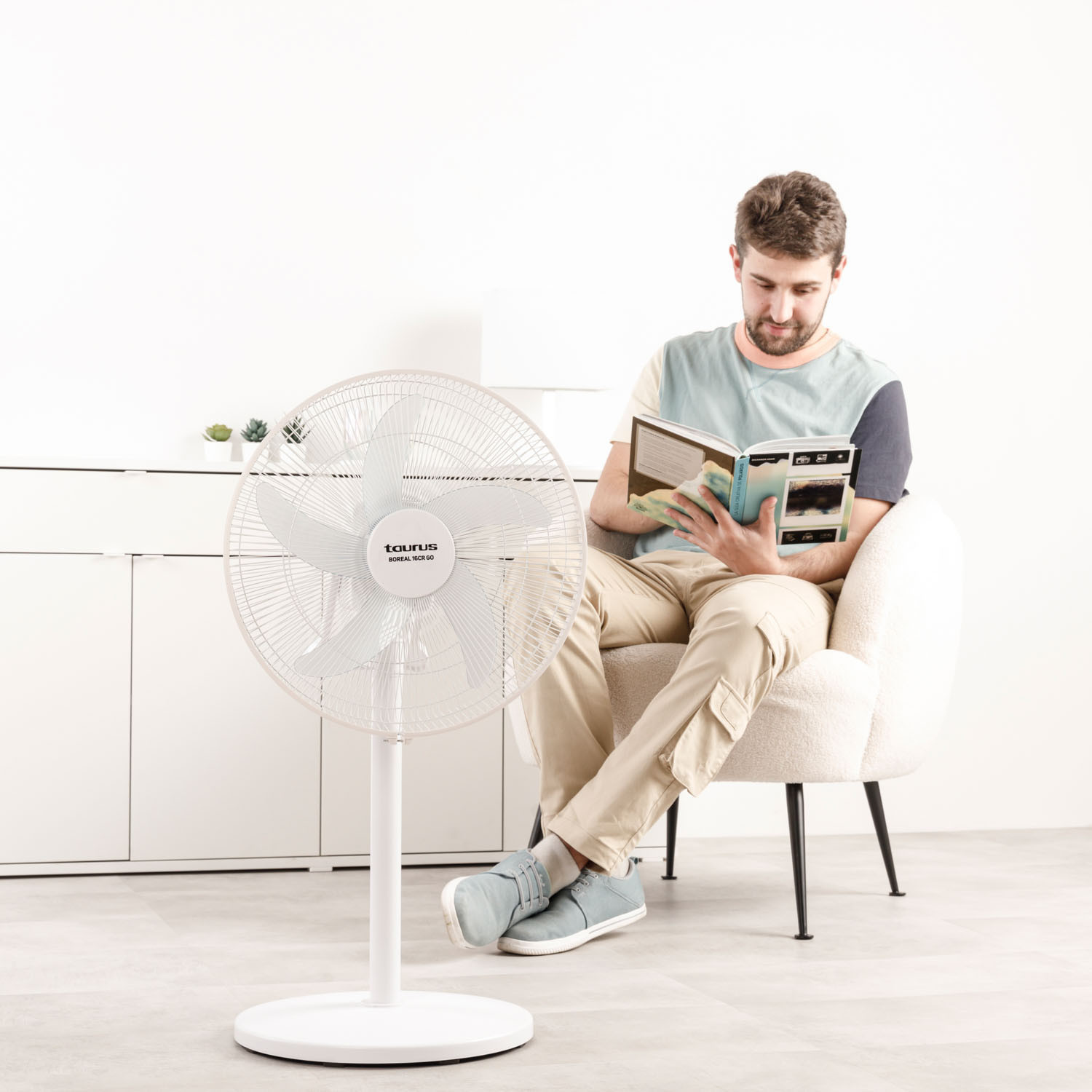 TAURUS Stand Fan 40cm Boreal 16 CR Go Rechargeable