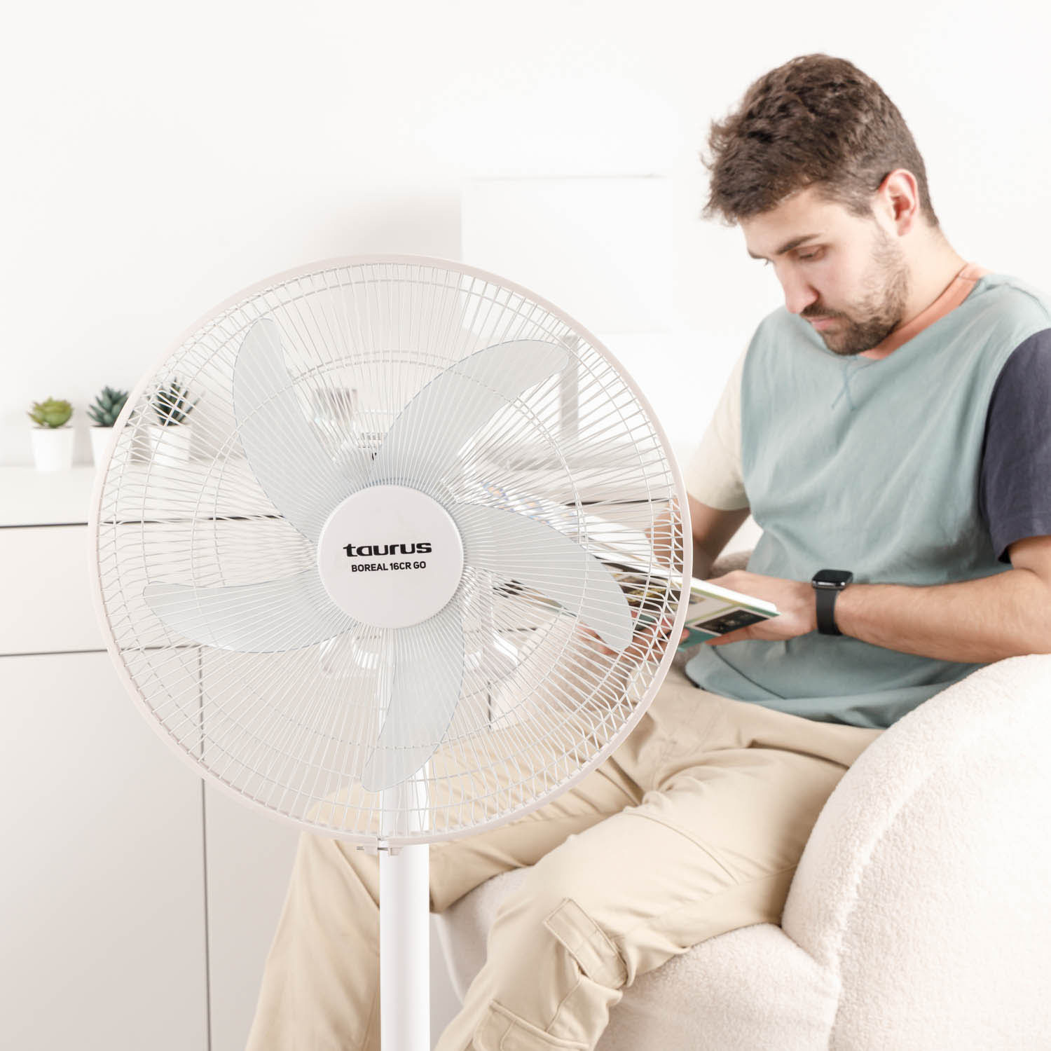 TAURUS Stand Fan 40cm Boreal 16 CR Go Rechargeable