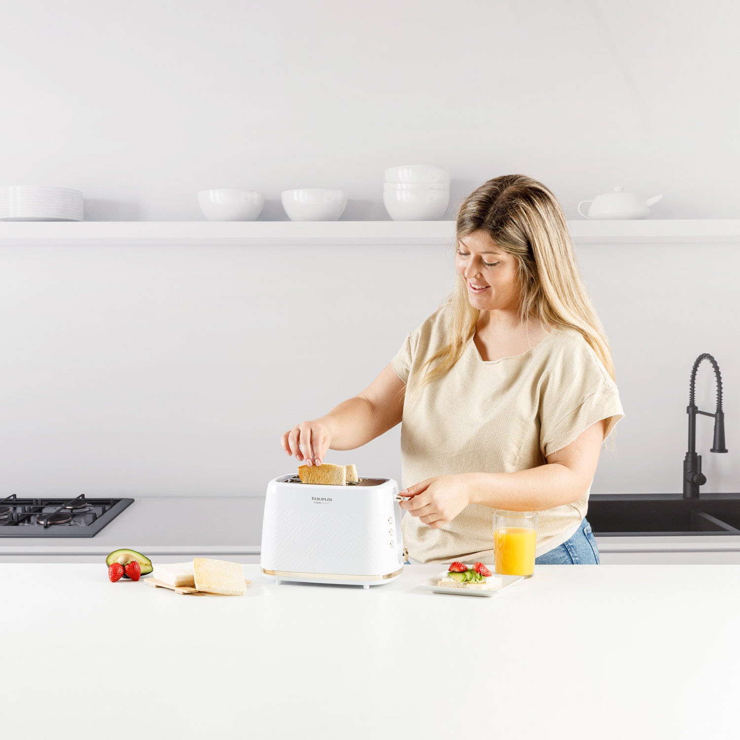 TAURUS Toaster Long Slot Fusion Crunch White