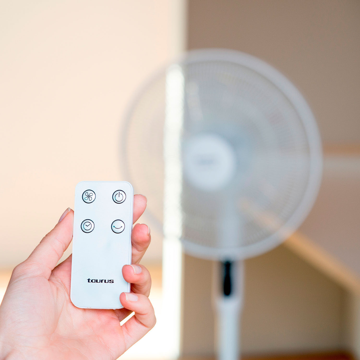 TAURUS Fan 40cm 3-In-1 Ice Brise White