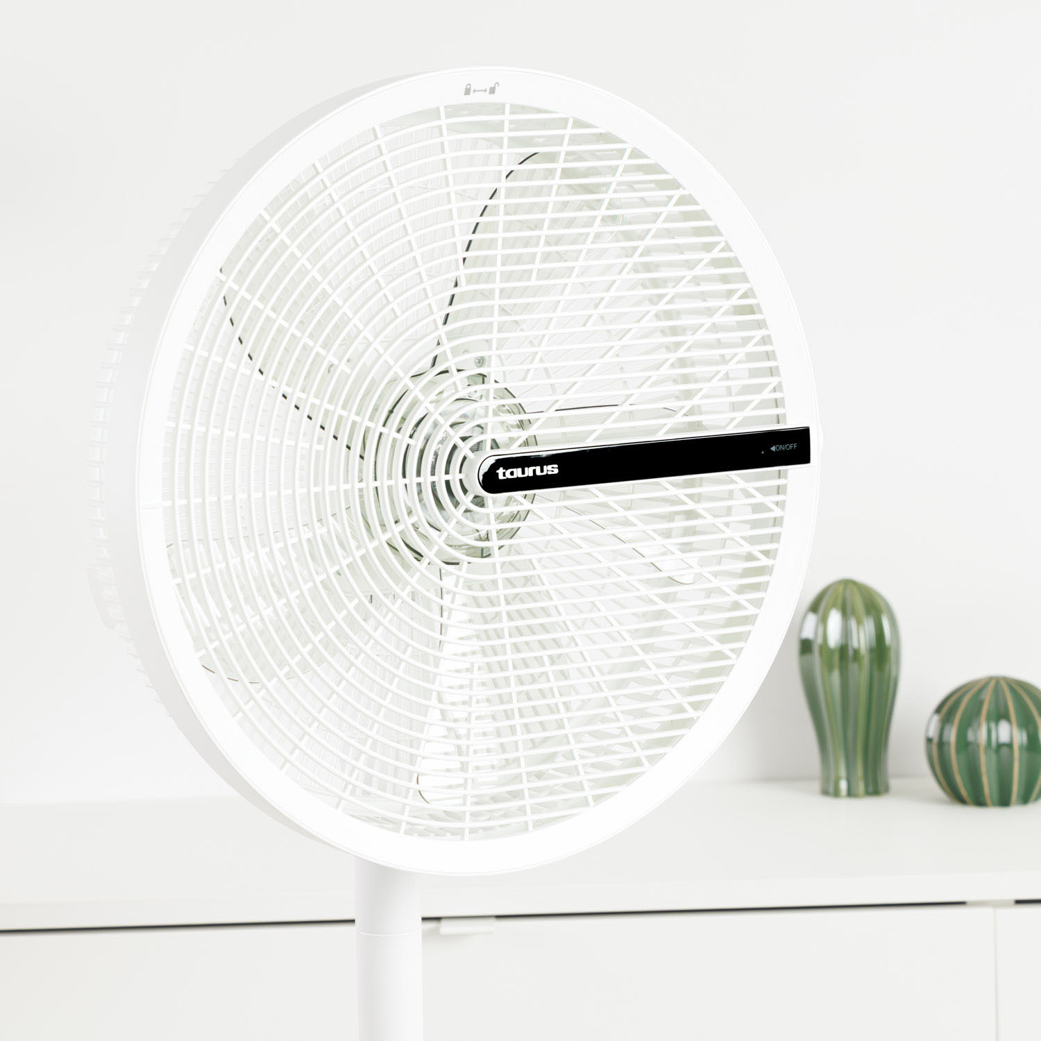 TAURUS Pedistal Fan Ice Brise XL-Compact Rechargeable