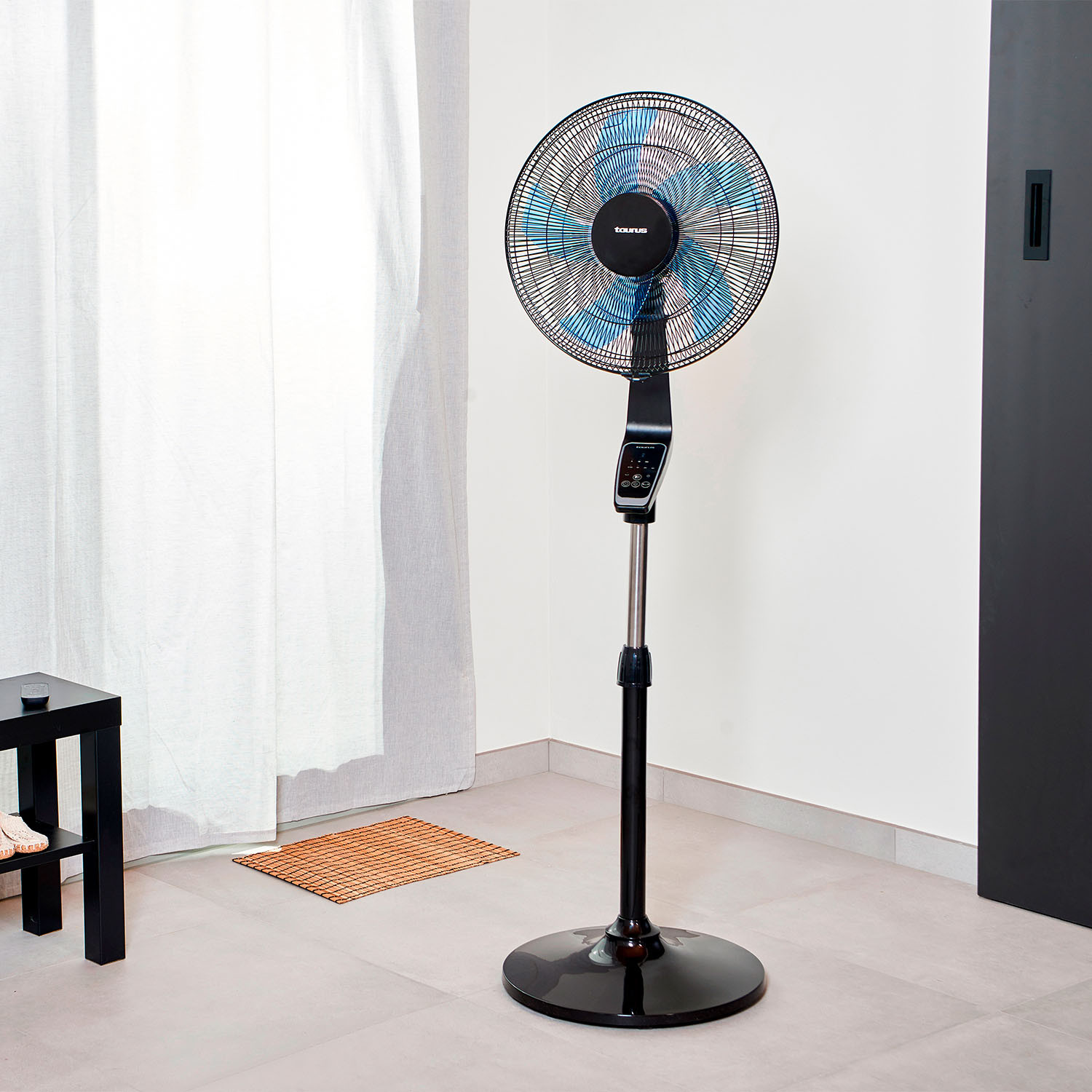 TAURUS Fan 40cm Pedistal Boreal 16CR Digital Black