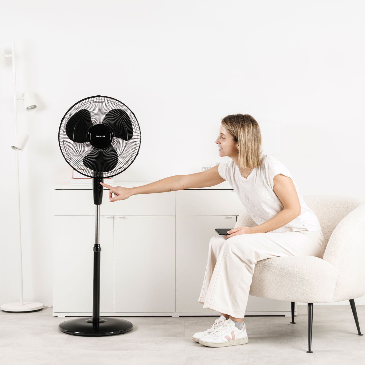 TAURUS Fan 40cm Pedistal Greco 16 CR Elegance Black