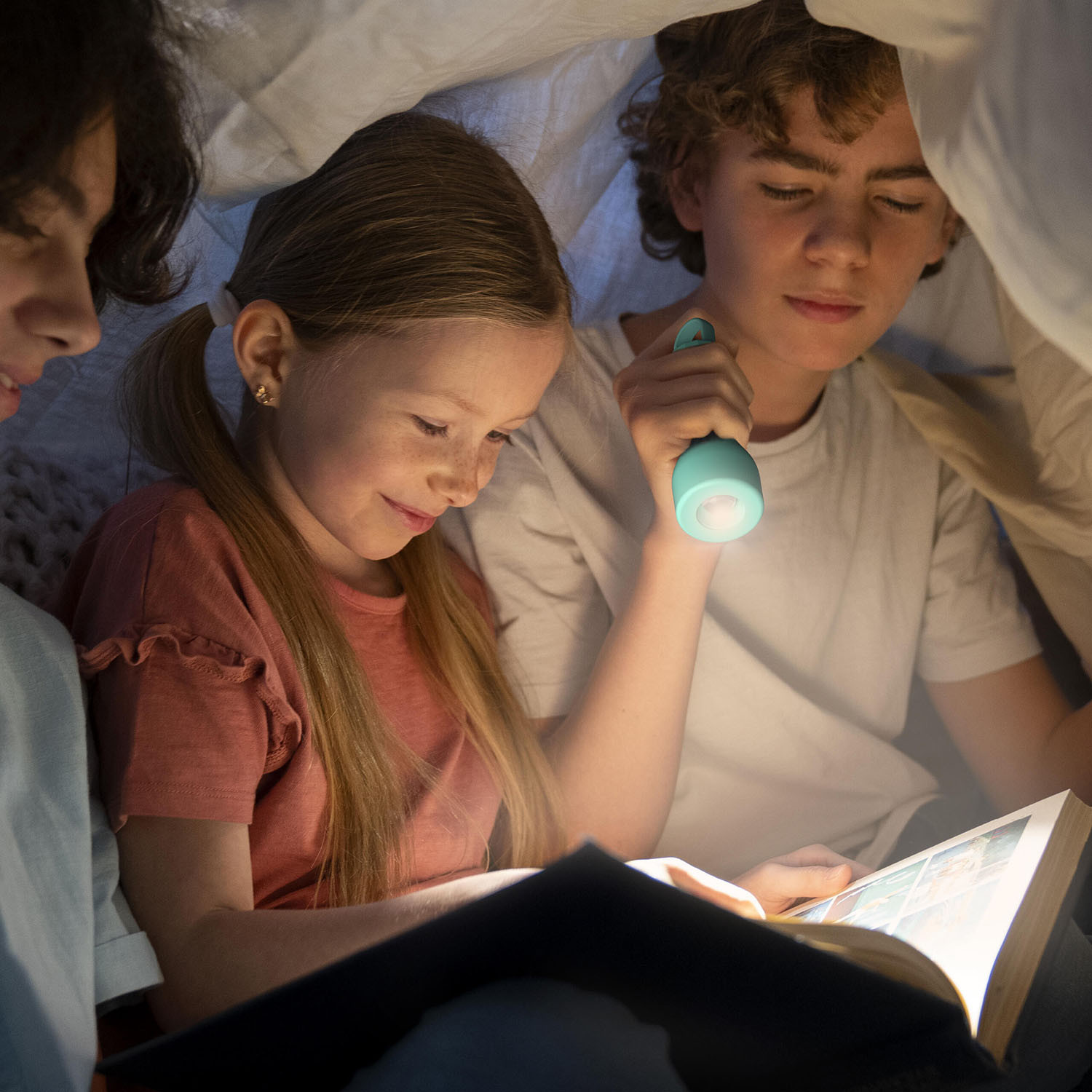 MOB Flashlight Glowy Blue