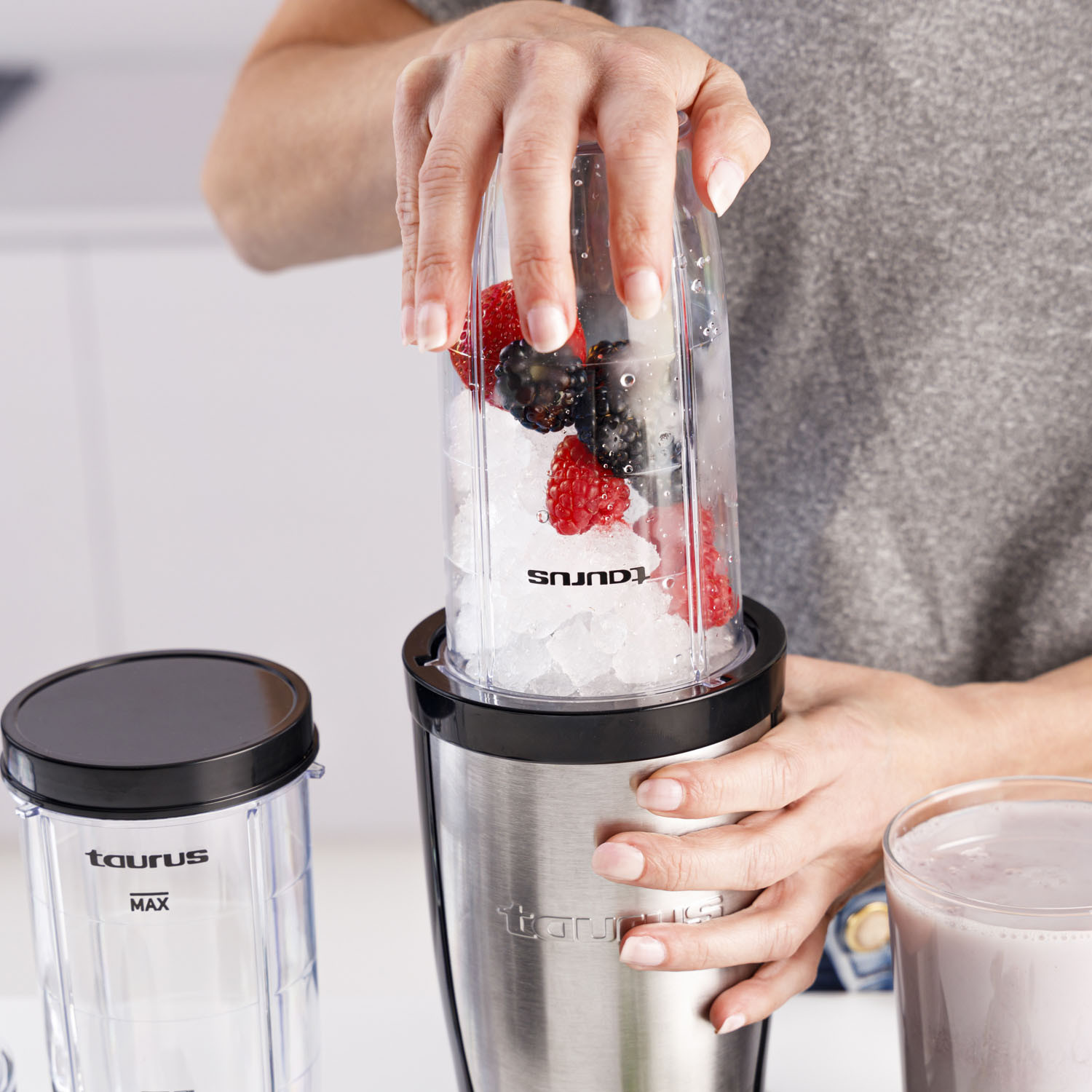 TAURUS Smoothie Blender SHAKE & GO MIX
