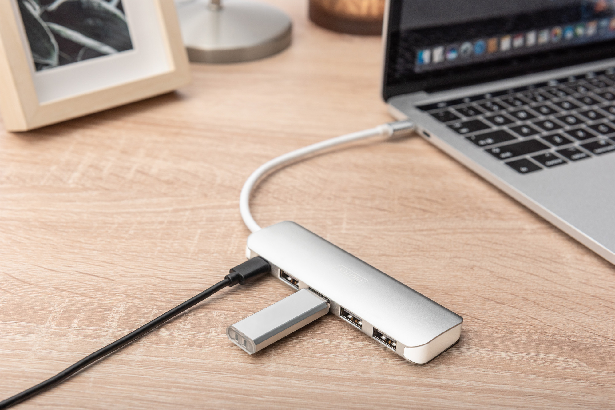 DIGITUS USB-C hub 4 x USB 3.0 with PD charging, Silver