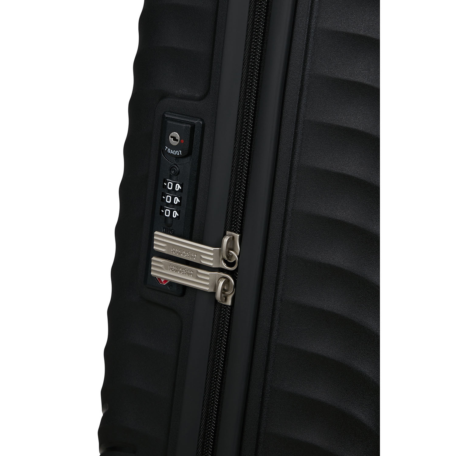 AMERICAN TOURISTER Diablast Spinner 55/20 Black Code