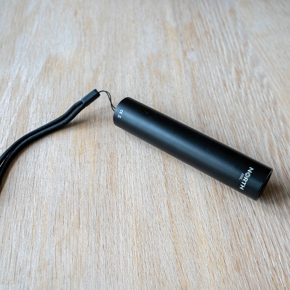 NORTH Lommelykt 200 Lumen Svart Aluminium 2W