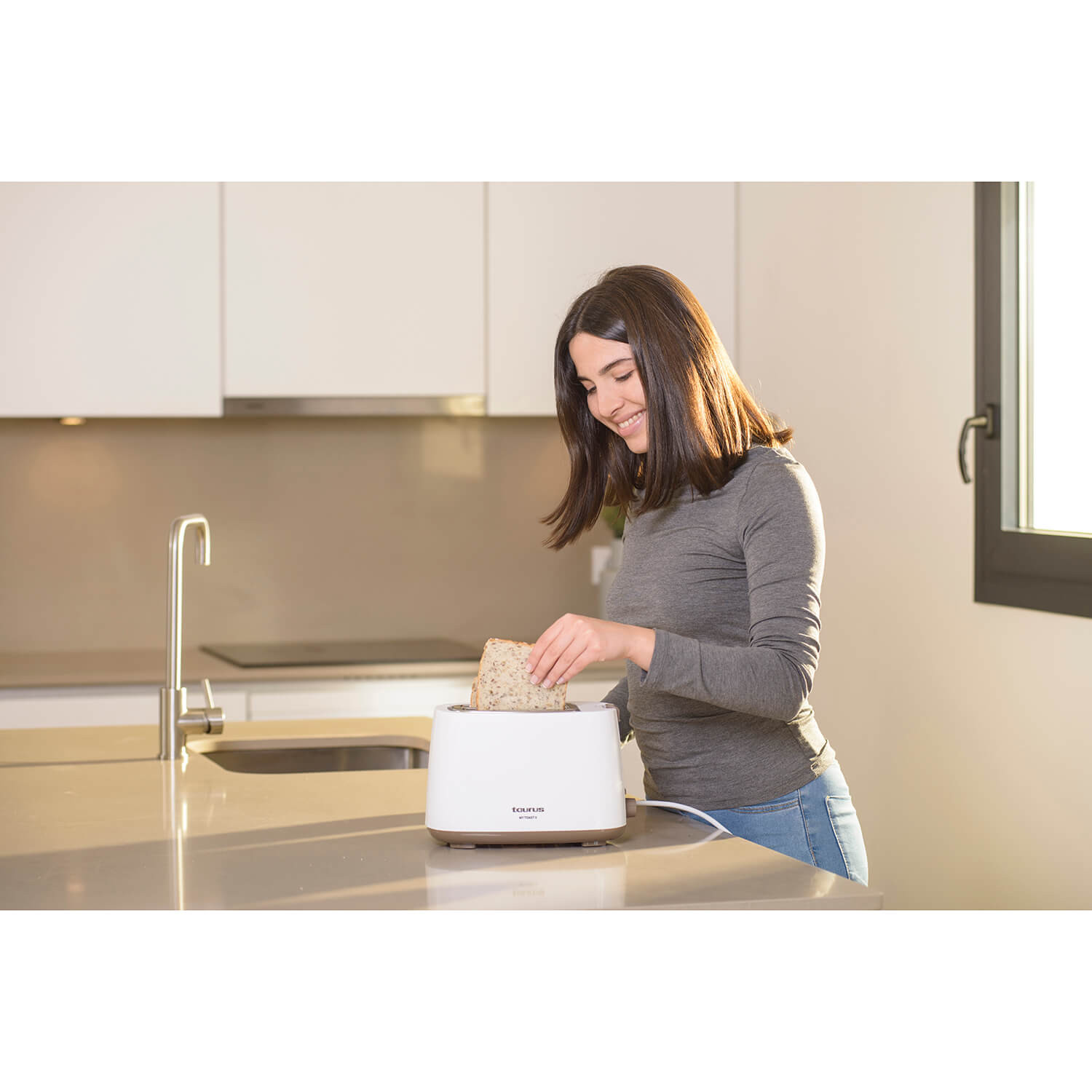 TAURUS Toaster Two Slot 750W White